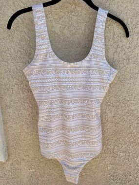 Hurley Cryptik One Piece Swimsuit Scoop Neck Tan White NWT Women's Medium